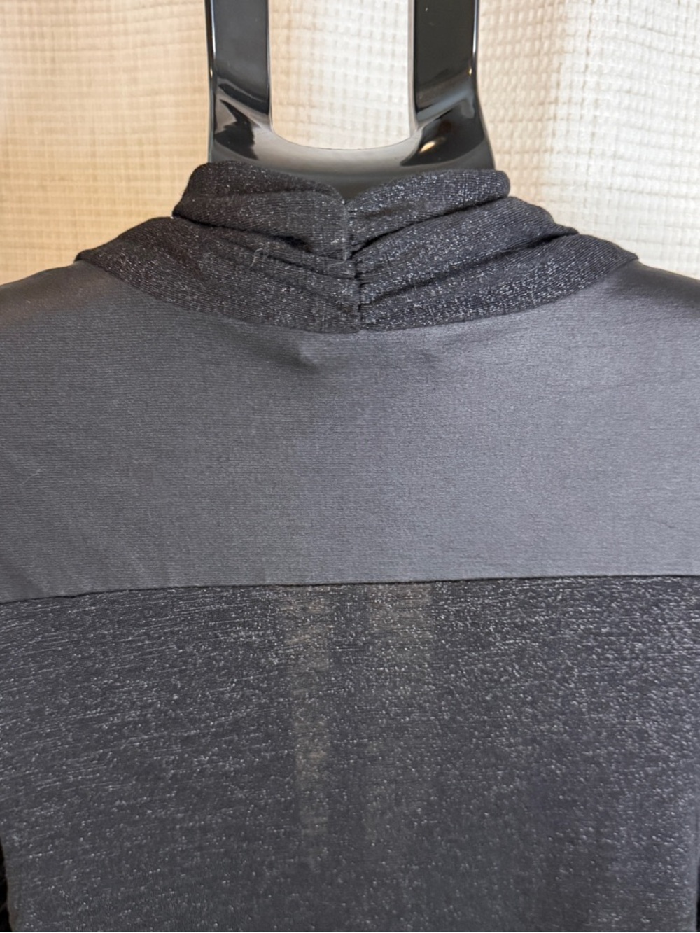 Rock & Republic V-Neck Top - Picture 3 of 9